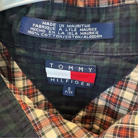 Men's Tommy Hilfiger cream, red & navy plaid button down shirt  | men’s small - Picture 3 of 7
